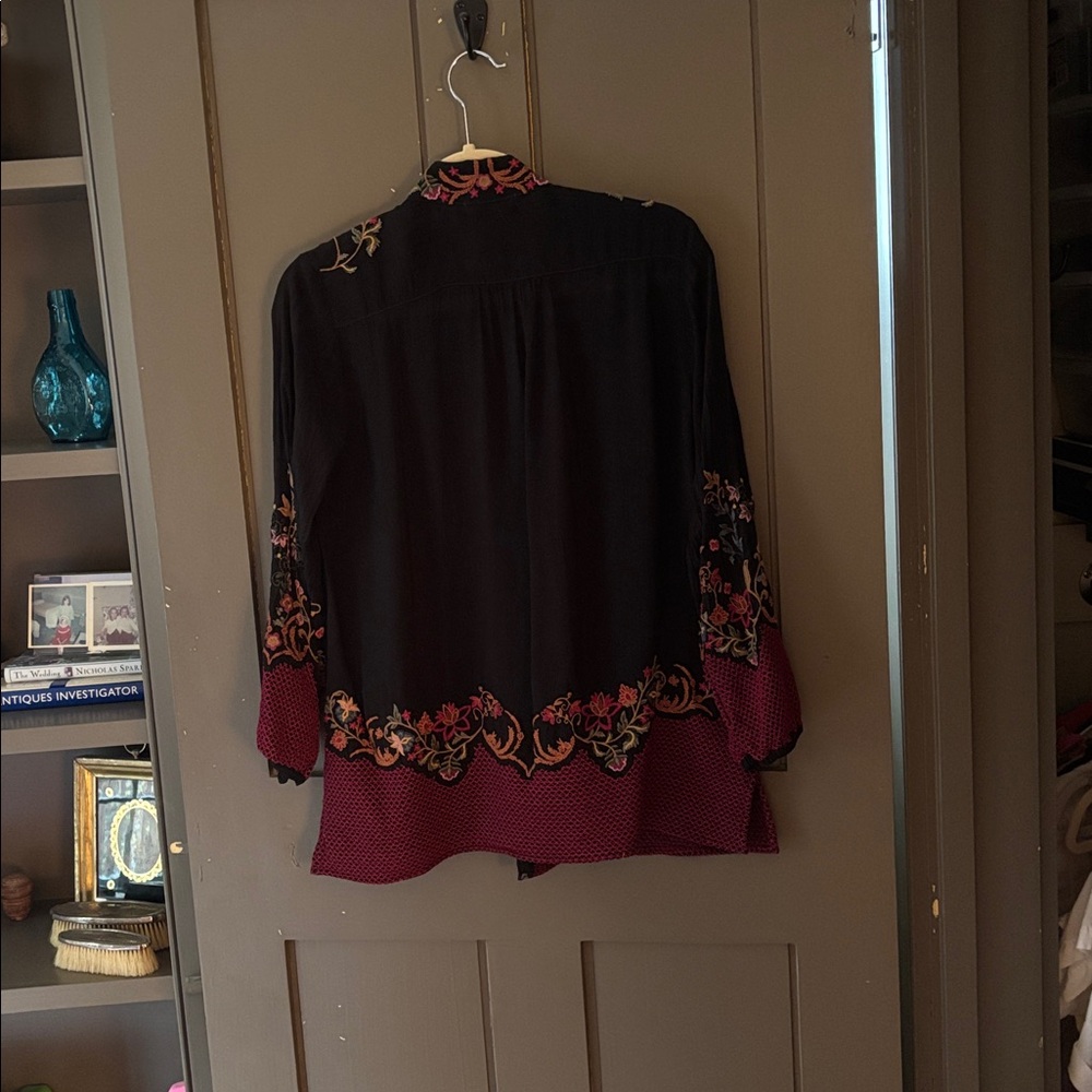 Embroidered Black & Burgundy Floral Bird shirt - Picture 3 of 4